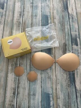 Adhesive Bra Strapless Women’s B CUP Sticky Invisible Push up Silicone Bra NUDE